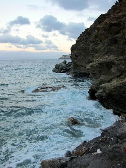 Lenico Beachfront Suites Agia Pelagia  Esterno foto